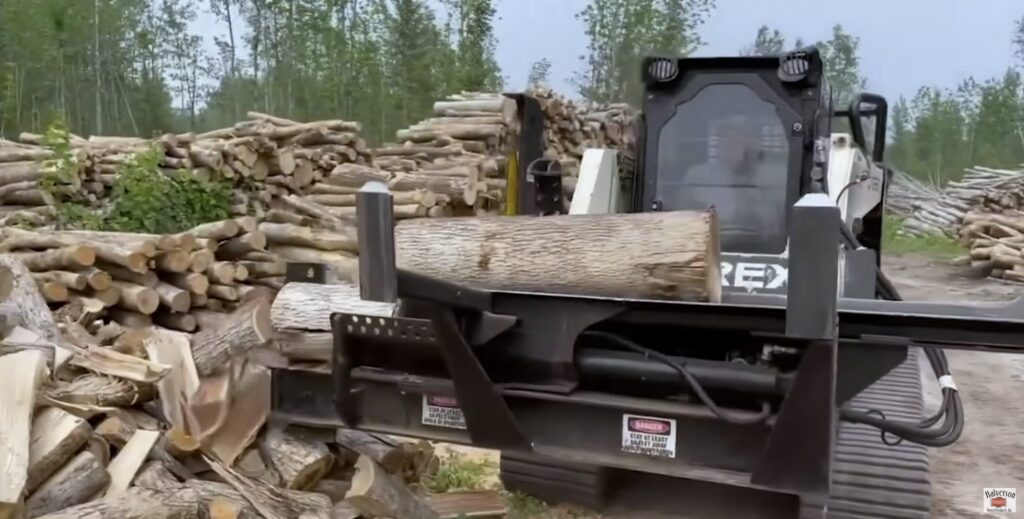 The Halverson HWP-140B processing a log.